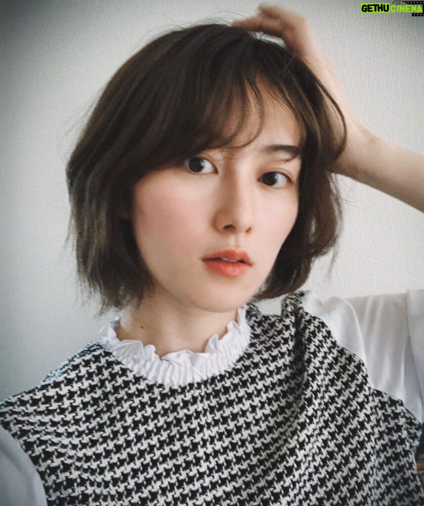 Sara Takatsuki Instagram - 今日もとても良いお天気だったね☀️ ふと鏡を見たら、髪の毛が最近で、一番長いなあと。いつもだったらこのくらい伸びて、カットしてしまうけどたまには伸ばすのもいいね💇‍♂️パーマかけてみたい。#hairstyle