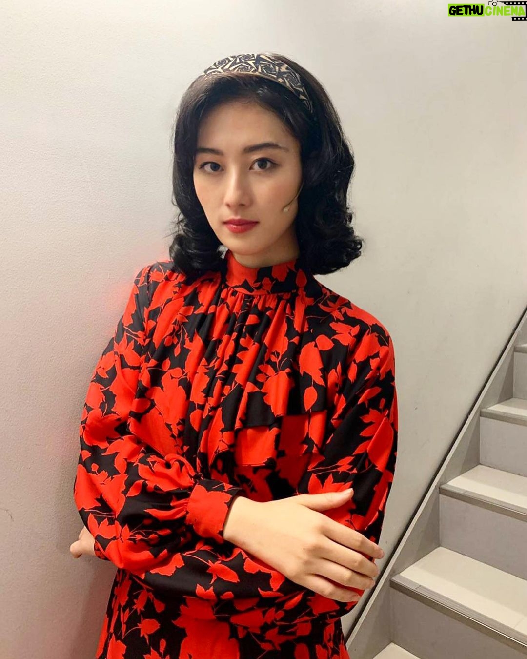 Sara Takatsuki Instagram - 秋を切なく彩るコオロギのように。 コオロギとして私もこの舞台に音色を添えられるよう 今日も頑張ります。 舞台「忘れてもらえないの歌」 まだまだ続きます😊 劇場でお待ちしております。 #忘れてもらえないの歌 #コオロギ