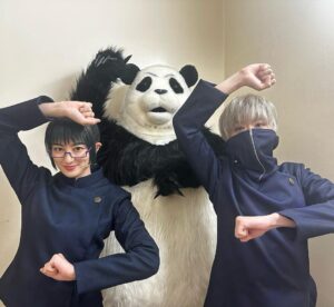 Sara Takatsuki Instagram - ・
本日も舞台「#呪術廻戦」ありがとうございました。
2年生と🐼
お二人の安心感に今回も助けてもらっています。
#じゅじゅステ