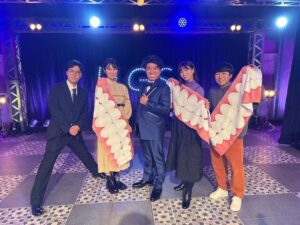 Sara Takatsuki Instagram - 今夜19:00〜放送の「#新しいカギ」2時間SPに出演致します🔑

バチェ男歌謡祭へ
行ってきました🎤

念願のバチェ男さんに
お会いできました😳
セクシーでした。
なによりも歯がとっても白かったです。

今夜もお楽しみに☺️