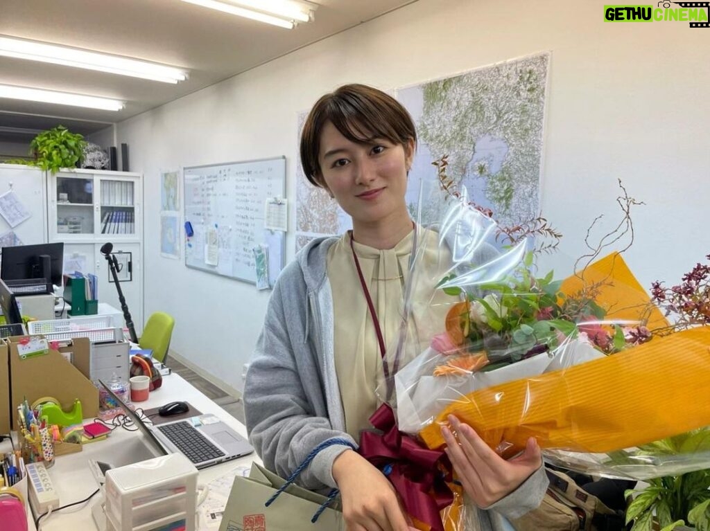 Sara Takatsuki Instagram - 🏔 NHK BSプレミアム「この花咲くや」 今夜22時〜放送です。 桜島の様々な歴史を背負って生きている地元の人達の姿であったり、桜島を通じてつながっていく様子に、私も力を貰った作品です。是非ご覧下さい。 #この花咲くや