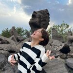 Sara Takatsuki Instagram - ⛰ 長渕剛さんを背中で感じながら、 桜島の空に向かって🎸 ギター弾きたい。 また、弾き語りも兼ねて インスタライブしますね。 その時は、宜しくお願いします😌 #叫びの肖像