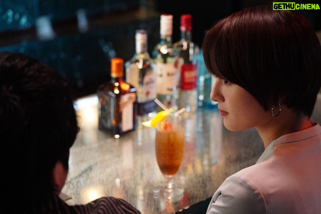 Sara Takatsuki Instagram - abemaオリジナルドラマ 「酒癖50」第4話 今夜22時〜放送です。 小林監督ワールドに、毎週どっぷり浸かっているのですが、4話も面白いカットが沢山あって、今夜も衝撃的で見応えのあるお話です。是非ご覧下さい。 #酒癖50