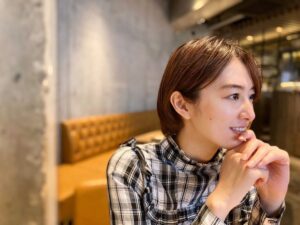 Sara Takatsuki Instagram - 「整う」という言葉を、まだ使ったことがないのだけど、休日の日にはサウナと水風呂をセットにして「整えている」
「いやあ、整った」なんて、百戦錬磨のような事はまだ言えないけど、言いたい願望がとても強いのです。
#サウナ