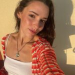Sara Vidorreta Instagram - Celebrando los 24 muy feliz <3🎂 Gracias por vuestros mensajes, os quiero🥹!!! • • • #birthday #actrizespañola #tumblrgirl #ootd #inspofashion #outfitinspiration #outfitideas #portraitphotography #aesthetics #summeroutfit #cumpleaños #sunset #goldenhour #atardecer #menorca Menorca, Balearic Islands, Spain