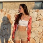 Sara Vidorreta Instagram - Celebrando los 24 muy feliz <3🎂 Gracias por vuestros mensajes, os quiero🥹!!! • • • #birthday #actrizespañola #tumblrgirl #ootd #inspofashion #outfitinspiration #outfitideas #portraitphotography #aesthetics #summeroutfit #cumpleaños #sunset #goldenhour #atardecer #menorca Menorca, Balearic Islands, Spain