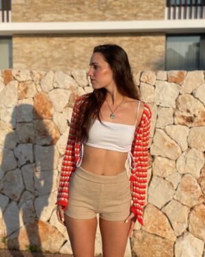 Sara Vidorreta Instagram - Celebrando los 24 muy feliz <3🎂 Gracias por vuestros mensajes, os quiero🥹!!!

•
•
•
#birthday #actrizespañola #tumblrgirl #ootd #inspofashion #outfitinspiration #outfitideas #portraitphotography #aesthetics #summeroutfit #cumpleaños #sunset #goldenhour #atardecer #menorca