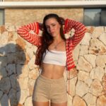 Sara Vidorreta Instagram - Celebrando los 24 muy feliz <3🎂 Gracias por vuestros mensajes, os quiero🥹!!! • • • #birthday #actrizespañola #tumblrgirl #ootd #inspofashion #outfitinspiration #outfitideas #portraitphotography #aesthetics #summeroutfit #cumpleaños #sunset #goldenhour #atardecer #menorca Menorca, Balearic Islands, Spain