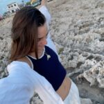 Sara Vidorreta Instagram - Primer día en Menorca y las pecas ya salen a la luz😇 • • • #menorca #actrizespañola #lrds #lareinadelsur #ootd #outfitinspo #tumblrgirl #beachvibes #freckles #portraitphotography #beachoutfit Menorca, Balearic Islands, Spain