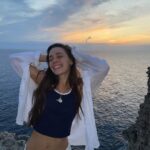 Sara Vidorreta Instagram - Primer día en Menorca y las pecas ya salen a la luz😇 • • • #menorca #actrizespañola #lrds #lareinadelsur #ootd #outfitinspo #tumblrgirl #beachvibes #freckles #portraitphotography #beachoutfit Menorca, Balearic Islands, Spain