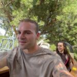 Sara Vidorreta Instagram - 🎢🌭🍟🎡 Perdonadme por el último vídeo, pero no podía quedarse en el olvido JAAJAJ ¿Alguien más es como yo?🤭 #parquedeatracciones #montañarusa #actrizespañola #portraitphotography #aesthetic #foodtruck #ootd #outfitinspiration Parque De Atracciones De Madrid