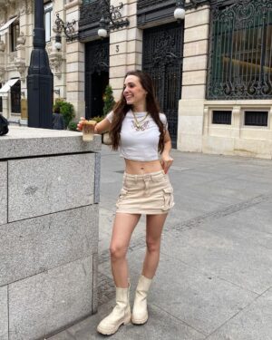 Sara Vidorreta Instagram - Expectativas vs Realidad (obviamente la última es la mejor😂) ¿Alguien más con exámenes?🙇🏽‍♀️

•
•
•
#tumblr #tumblrgirl #tumblraesthetic #aesthetics #aesthetic #streetphotography #streetstyle #ootd #outfitoftheday #outfitinspiration #lareinadelsur #lrds #vampire #vampi #saravidorreta #portrait #portraitphotography #madrid #españa #look #netflix #actriz #actress #coffee #cafe #malasaña