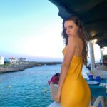 Sara Vidorreta Instagram - Tengo el vestido un poco arrugado lo se, pero estas vistas qué…😍 • • • #actrizespañola #menorca #menorcaparadise #sunset #sunsetphotography #atardecer #outfitinspiration #outfitideas #summerstyle #portraitphotography Menorca