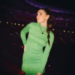 Sara Vidorreta Instagram - Mi primera vez en un estadio de futbol😳 Como podéis ver en las dos últimas, he flipado!!! Fotones de @manurosaleny :) • • • #wandametropolitano #tumblrgirl #tumblraesthetic #españa #premiere #invitadaperfecta #streetstyle #ootd #outfitoftheday #outfitinspiration #lareinadelsur #lrds #vampire #vampi #futbol #portrait #portraitphotography #madrid #atleti #look #netflix #actriz #actress Estadio Metropolitano Atletico De Madrid