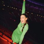 Sara Vidorreta Instagram - Mi primera vez en un estadio de futbol😳 Como podéis ver en las dos últimas, he flipado!!! Fotones de @manurosaleny :) • • • #wandametropolitano #tumblrgirl #tumblraesthetic #españa #premiere #invitadaperfecta #streetstyle #ootd #outfitoftheday #outfitinspiration #lareinadelsur #lrds #vampire #vampi #futbol #portrait #portraitphotography #madrid #atleti #look #netflix #actriz #actress Estadio Metropolitano Atletico De Madrid