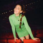 Sara Vidorreta Instagram - Mi primera vez en un estadio de futbol😳 Como podéis ver en las dos últimas, he flipado!!! Fotones de @manurosaleny :) • • • #wandametropolitano #tumblrgirl #tumblraesthetic #españa #premiere #invitadaperfecta #streetstyle #ootd #outfitoftheday #outfitinspiration #lareinadelsur #lrds #vampire #vampi #futbol #portrait #portraitphotography #madrid #atleti #look #netflix #actriz #actress Estadio Metropolitano Atletico De Madrid