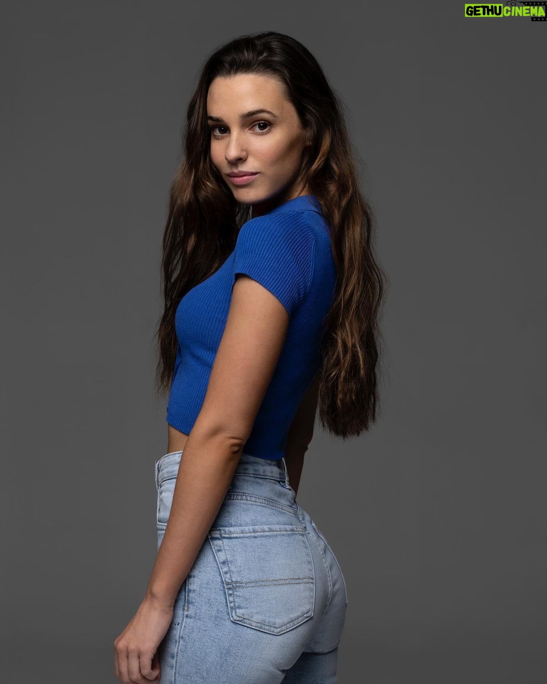 Sara Vidorreta Instagram - Un mix de las últimas fotos que me hizo @romerodeluquefoto para renovar mi book 🤭 ¿os gustan? Team ✨ @diorbeauty @albanavamakeup @soniabellon_management ✨ • • • #bookphotography #tumblrgirl #photography #sesiondefotos #retratos #portraitphotography #ootd #outfitinspiration #lareinadelsur #lrds #vampire #vampi #saravidorreta #portrait #portrait #madrid #españa #look #netflix #actriz #actress Madrid, Spain
