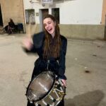 Sara Vidorreta Instagram - Mi semana santa resumida en 10 fotos🥲 tocar el tambor, comer paellita con mi gente y que me salgan más pecas <3 Spoiler: he ido muy feliz!!! • • • #tumblr #tumblrgirl #tumblraesthetic #aesthetics #portrait #photodump #streetstyle #ootd #pueblo #pueblomagico #lareinadelsur #lrds #vampire #vampi #faustinosanchezgodoy #lincolnpalomeque #saravidorreta #portrait #portraitphotography #madrid #españa #look #netflix #actriz #actress #semanasanta #tambores #campo #freckles Samper de Calanda, Spain