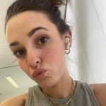 Sara Vidorreta Instagram - Resumen de mi semana: 1. Selfie con mis primeras pecas veraniegas ☺️ 3. Momento fav de desconexión 4. Mi desayuno recurrente 😋 5. 24/7 🙇🏽‍♀️ 6. Outfit check 7. Pizzas saludables en mi vida para siempre please 8. Mi cara de las 7am 🙄 9. Las fotos que me hace Nat al dormirme jiji • • • #tumbrgirl #aesthetic #tumblraesthetic #reallife #naturalbeauty #recap #home #lareinadelsur #lrds #lrds3 #lrds2 #vampire #lavampi #vampi #rocioaljarafe #saravidorreta #faustinosanchezgodoy #lincolnpalomeque #telemundo #netflix #netflixseries #serie #colombia #españa #peru #bolivia #mexico #rodaje #detrasdecamaras Madrid, Spain