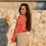 Sara Vidorreta Instagram - Celebrando los 24 muy feliz <3🎂 Gracias por vuestros mensajes, os quiero🥹!!! • • • #birthday #actrizespañola #tumblrgirl #ootd #inspofashion #outfitinspiration #outfitideas #portraitphotography #aesthetics #summeroutfit #cumpleaños #sunset #goldenhour #atardecer #menorca Menorca, Balearic Islands, Spain