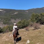 Sara Vidorreta Instagram – Foto dump de mi última escapada✨:
1. En isla tortuga estrenando la chaqueta de LRDS3 !!!
2. Nuestra habitación en @hotel_rural_la_posada 🫠
3. Yo feliz antes de estar 2 horas en un caballo y quedarme sin culo jaja
4. Después de eso, galopé por primera vez 🐎🍂
5. Escalando un árbol en un parque de aventuras
6. La mejor parte del circuito, volaaaaar :)
7. @natdekraker y yo destrozados pero muy agustito rodeados de naturaleza🌿
8. Despidiéndonos con nuestra hoguera al estilo USA 😋🇺🇸

•
•
•
#tumblr #tumblrgirl #tumblraesthetic #aesthetics #aesthetic #cercedilla #escalada #tirolina #ootd #outfitoftheday #caballos #lareinadelsur #lrds #vampire #vampi #couplegoals #cabañas #saravidorreta #portrait #portraitphotography #madrid #españa #escapada #netflix #actriz #actress #rural #planesenmadrid #hotelrural Cercedilla