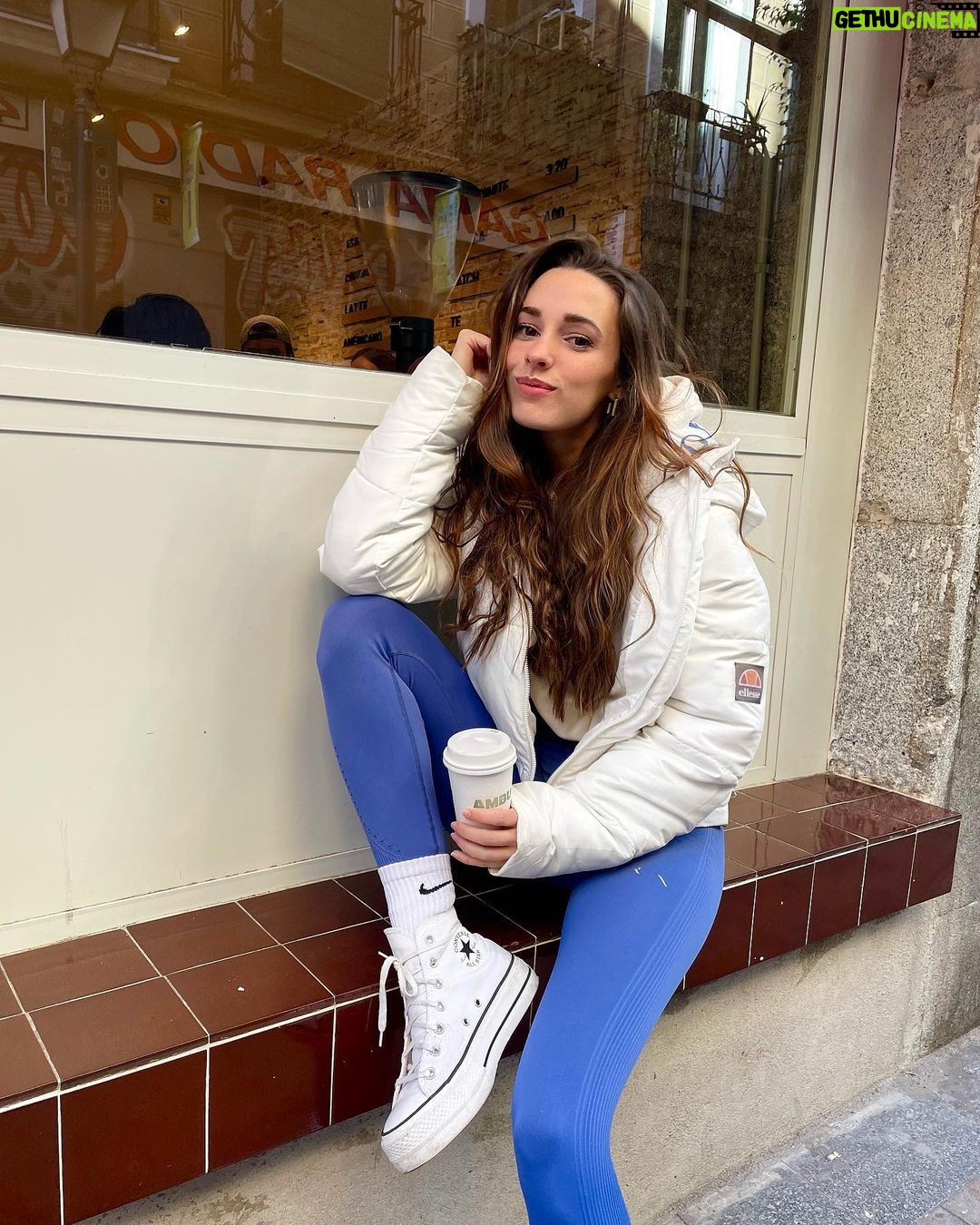 Sara Vidorreta - 23K Likes - Un cafecito take away para alegrar el día, ¿cómo va el vuestro? 🤓☕️
•
•
•
#tumblr #tumblrgirl #tumblraesthetic #aesthetics #aesthetic #streetphotography #streetstyle #ootd #outfitoftheday #outfitinspiration #inspofashion #lareinadelsur #lrds #vampire #vampi #faustinosanchezgodoy #lincolnpalomeque #saravidorreta #portrait #portraitphotography #madrid #españa #look #netflix #actriz #actress #coffee #cafe #malasaña