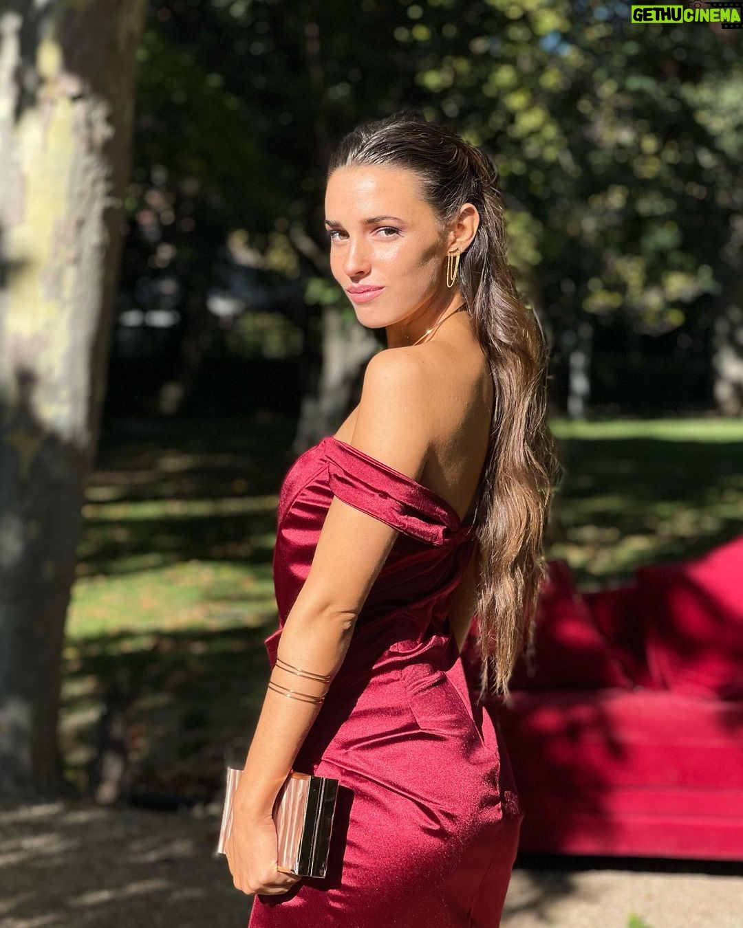 Sara Vidorreta Instagram - Casi me caigo en el último vídeo jeje🥹💐💍🤭 • • • • • #boda #outfitoftheday #novia #lookoftheday #wedding #bodas #outfitpost #stylish #fashionpost #moda #lrds #lareinadelsur #actress #clothes #dreamwedding #novios #invitadaperfecta #matrimonio #todaysoutfit #vestido #todayimwearing Zaragoza, Spain