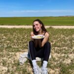 Sara Vidorreta Instagram - Mi semana santa resumida en 10 fotos🥲 tocar el tambor, comer paellita con mi gente y que me salgan más pecas <3 Spoiler: he ido muy feliz!!! • • • #tumblr #tumblrgirl #tumblraesthetic #aesthetics #portrait #photodump #streetstyle #ootd #pueblo #pueblomagico #lareinadelsur #lrds #vampire #vampi #faustinosanchezgodoy #lincolnpalomeque #saravidorreta #portrait #portraitphotography #madrid #españa #look #netflix #actriz #actress #semanasanta #tambores #campo #freckles Samper de Calanda, Spain