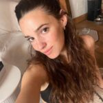 Sara Vidorreta Instagram – Resumen de mi semana:
1. Selfie con mis primeras pecas veraniegas ☺️
3. Momento fav de desconexión
4. Mi desayuno recurrente 😋
5. 24/7 🙇🏽‍♀️
6. Outfit check
7. Pizzas saludables en mi vida para siempre please
8. Mi cara de las 7am 🙄
9. Las fotos que me hace Nat al dormirme jiji

•
•
•
#tumbrgirl #aesthetic #tumblraesthetic #reallife #naturalbeauty #recap #home #lareinadelsur #lrds #lrds3 #lrds2 #vampire #lavampi #vampi #rocioaljarafe #saravidorreta #faustinosanchezgodoy #lincolnpalomeque #telemundo #netflix #netflixseries #serie #colombia #españa #peru #bolivia #mexico #rodaje #detrasdecamaras Madrid, Spain
