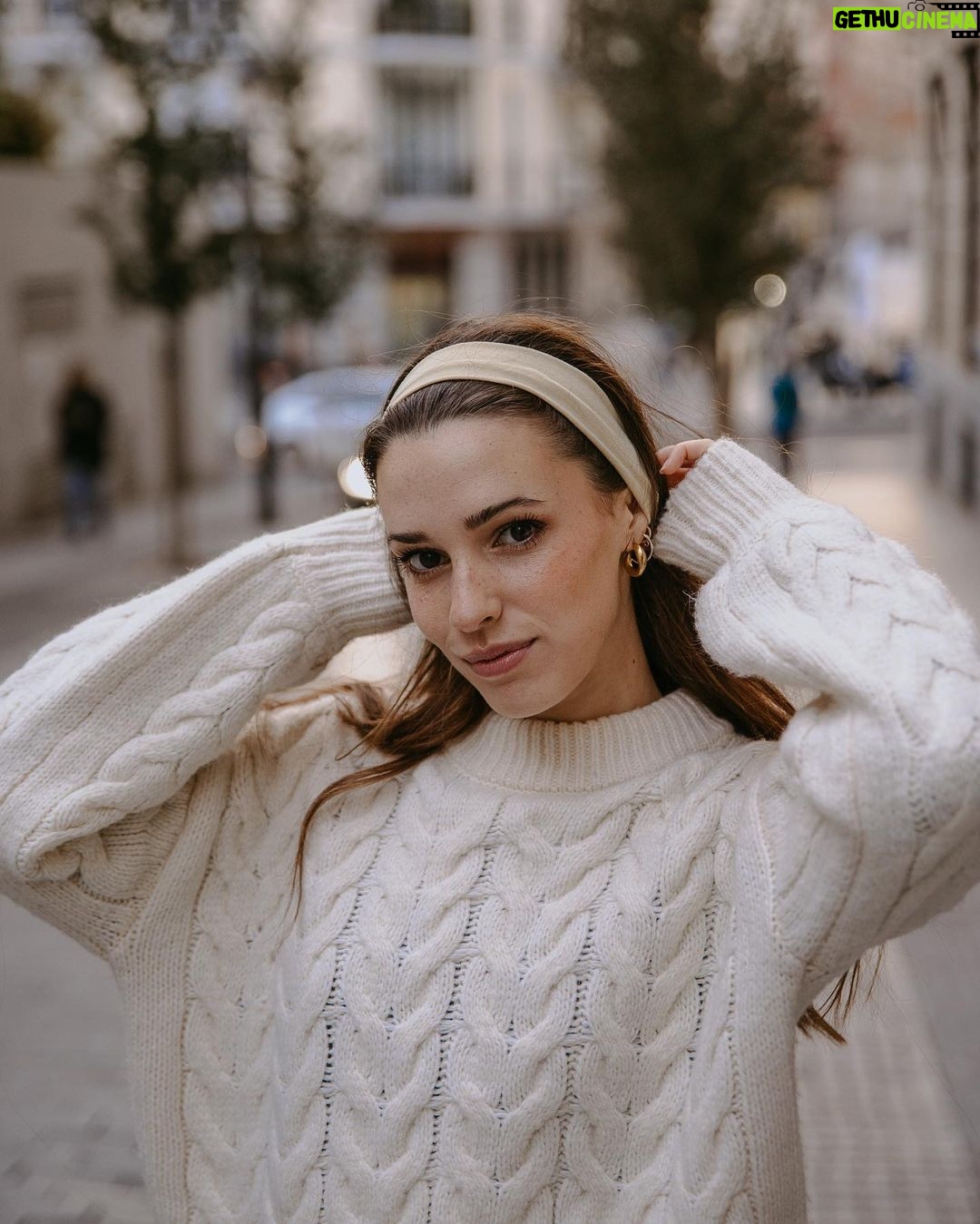Sara Vidorreta Instagram - Últimas fotos de este 2023 lleno de aprendizaje. Este año ha sido una montaña rusa, he tenido momentos muy malos pero también mil buenos; y esto es lo que me ha hecho crecer y valorar todo lo que tengo. Gracias a todxs vosotrxs por seguir aquí y apoyarme en cada paso de mi carrera, os quiero!!!!! 💫❤️🩹🫰🏼 Madrid, Spain