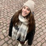 Sara Vidorreta Instagram – Resumen de nuestro viaje a la Alsacia be like:
1. Yo feliz modo minion 
2. La primera de las 20 crepes que me comí esa semana🤭
3. Las casas más bonitas que he visto✨
4. Un croissant puede dar la felicidad😌
5. Mi papi, @natdekraker y yo flipando con los pueblos de Papá Noel
6. Un chocolate caliente es nuestra salvación☕️
7. Mi caída estelar patinando sobre hielo 😂

•
•
•
#alsacia #travel #viaje #francia #outfit #ootd #colmar #kaysersberg #actriz #lareinadelsur #lrds #lrds3 #vampire #vampi #crepe #nutella Colmar, Alsace, France