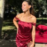 Sara Vidorreta Instagram - Casi me caigo en el último vídeo jeje🥹💐💍🤭 • • • • • #boda #outfitoftheday #novia #lookoftheday #wedding #bodas #outfitpost #stylish #fashionpost #moda #lrds #lareinadelsur #actress #clothes #dreamwedding #novios #invitadaperfecta #matrimonio #todaysoutfit #vestido #todayimwearing Zaragoza, Spain