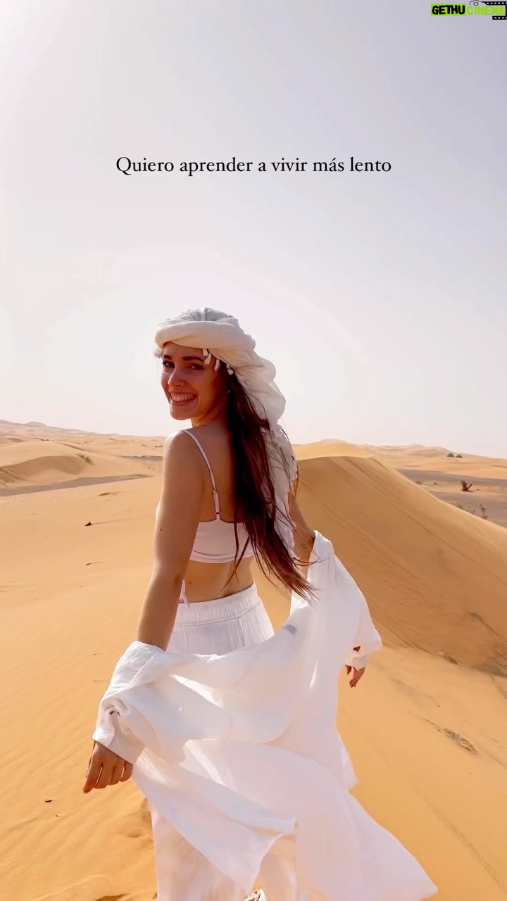 Sara Vidorreta Instagram - ππ½β¨π©Ήβ€οΈ β’ β’ β’ β’ β’ #marruecos #inspo #textpost #fashioninspo #outfitoftheday #tumblrgirl #stylish #desierto #aesthetic #desert #matching #actress #tumblrpost #textposts #marocaine #lareinadelsur #merzouga #tumblrtextpost #sahara #saharadesert #saravidorreta Desierto Del Sahara