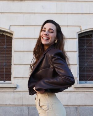 Sara Vidorreta Instagram - Today’s outfit 👀

•
•
•
#outfitoftheday #ootd #outfit #tumblr #tumblrgirl #tumblraesthetic #aesthetic #actriz #lareinadelsur #lrds #lrds3 #saravidorreta #vampire #vampi #inspofashion #bershka #madrid #mexico #colombia #peru #actress #look #todaystyle #todaysoutfit