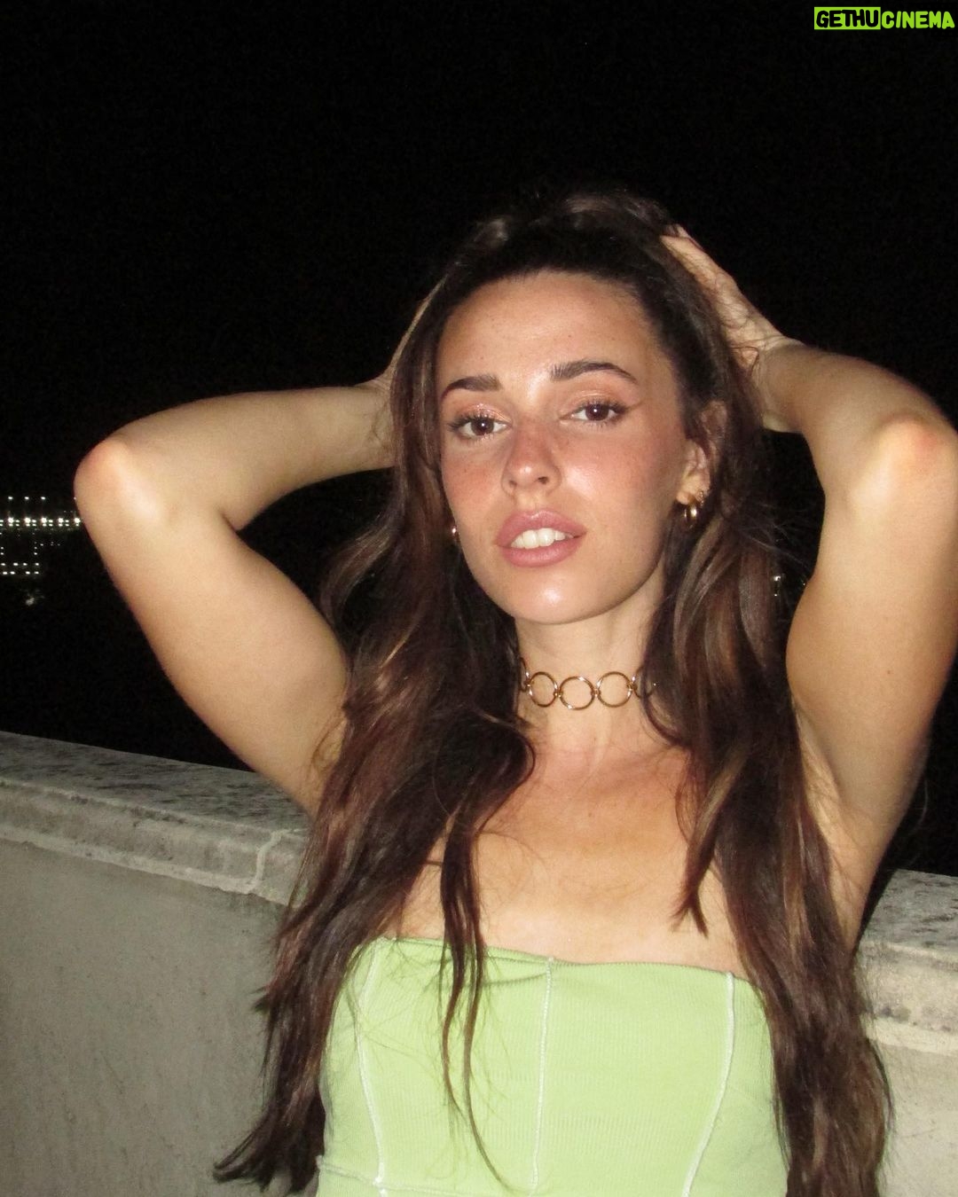 Sara Vidorreta Instagram - mis últimas fotos del verano fueron estas✨🥹 ¿cuál es vuestra fav?👀 • • • #tumblrgirl #aesthetic #streetphotography #streetstyle #ootd #outfitoftheday #outfitinspiration #lareinadelsur #lrds #fotosanalogicas #vampi #analogphotography #saravidorreta #portrait #portraitphotography #madrid #españa #netflix #actriz #actress Madrid, Spain
