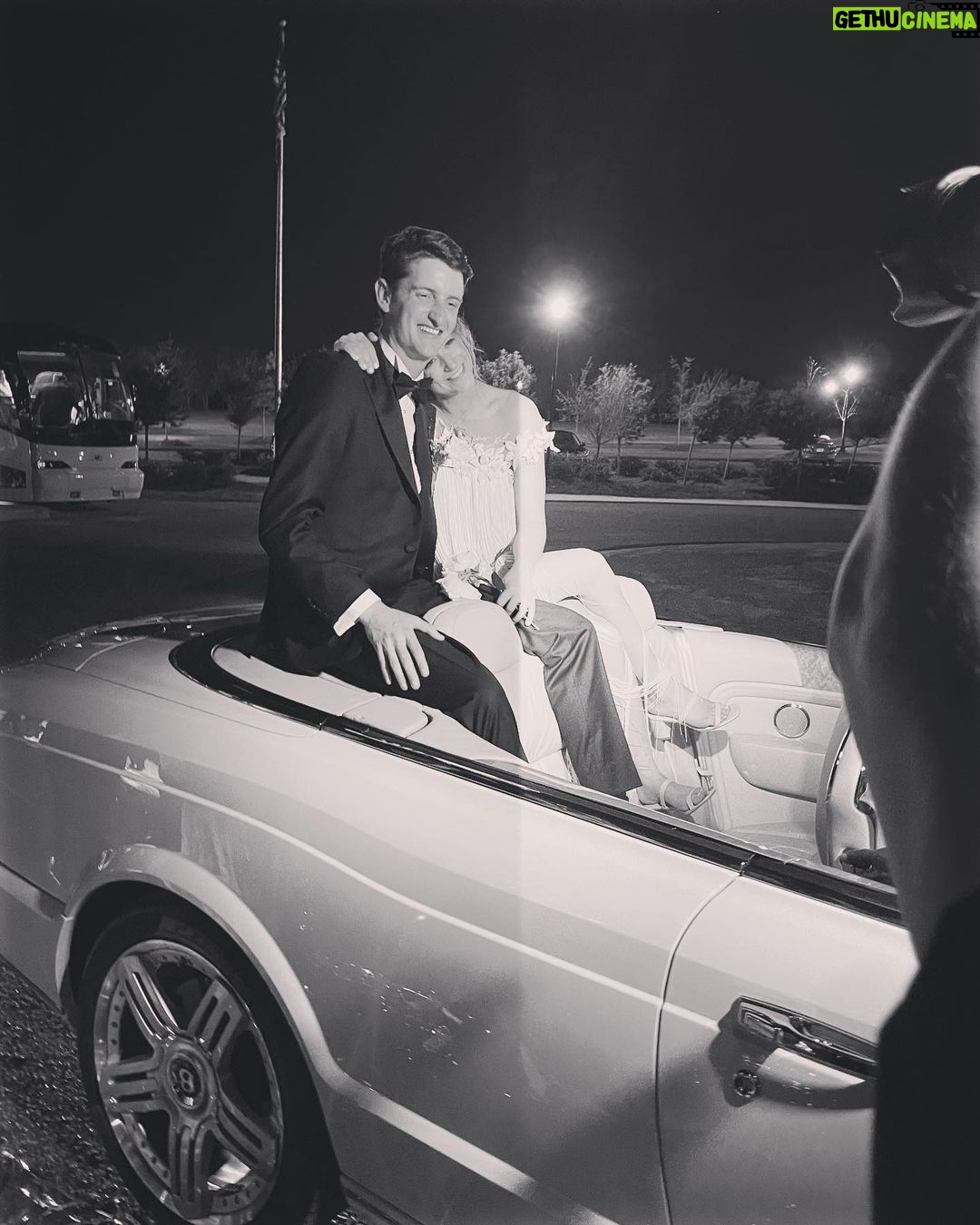 Sarah Catherine Hook Instagram - S/o to these newlyweds for throwing the best high school reunion of all time π°π€΅ββοΈπ©ββ€οΈβπβπ¨ Congratulations, hunnies!!! ilyBOTHsfm πππ PRAISE BE FOR THE WEATHERLYβS !!!!! Montgomery Museum of Fine Arts