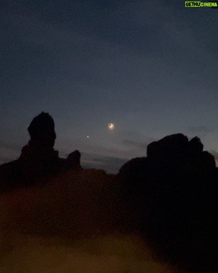Sarah Catherine Hook Instagram - zoom in, queens 🌙