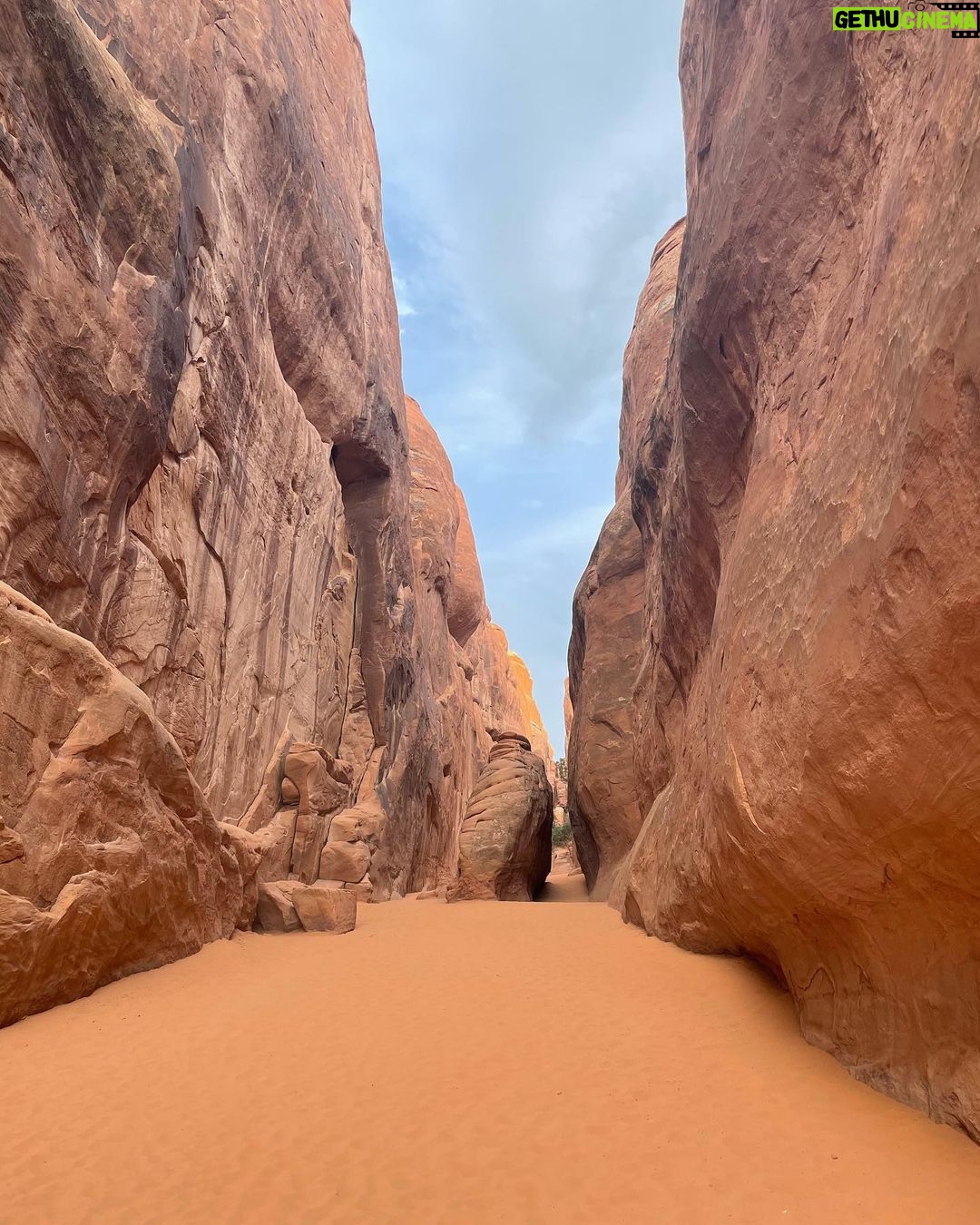 Sarah Catherine Hook Instagram - mars is actually just moab 🤷🏻♀️ Arches National Park