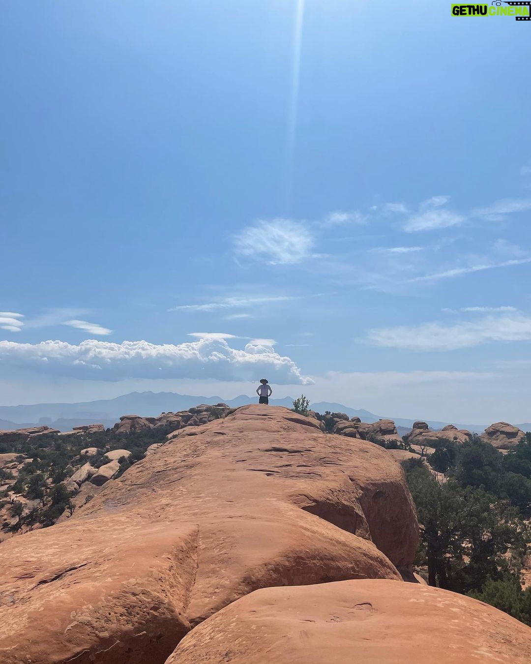 Sarah Catherine Hook Instagram - mars is actually just moab 🤷🏻♀️ Arches National Park