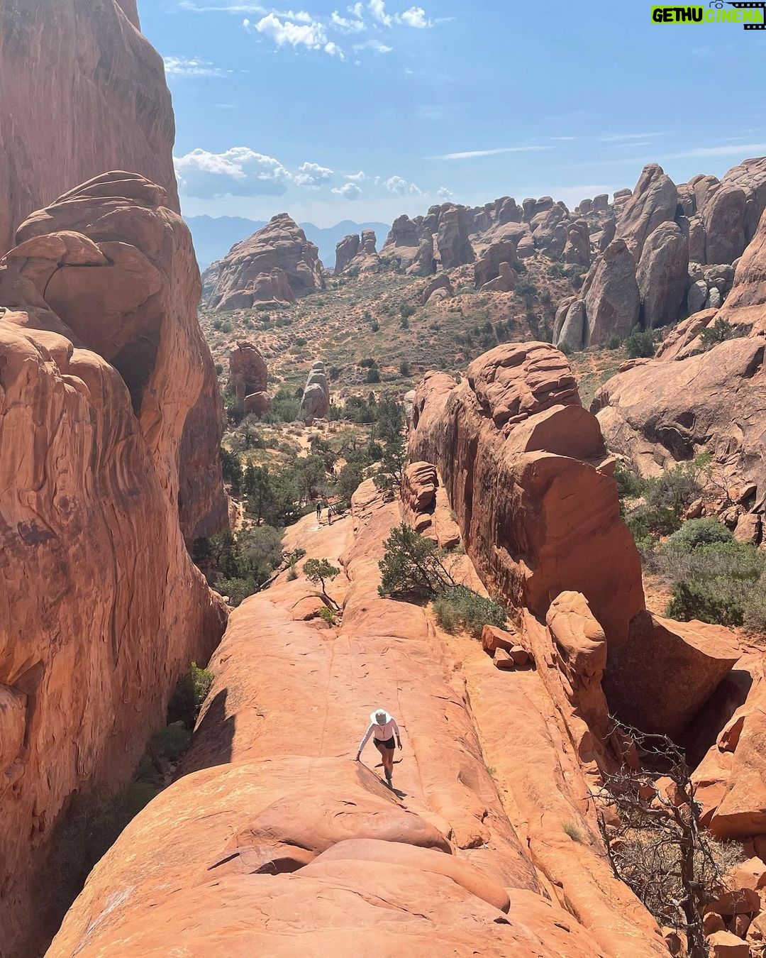Sarah Catherine Hook Instagram - mars is actually just moab 🤷🏻♀️ Arches National Park