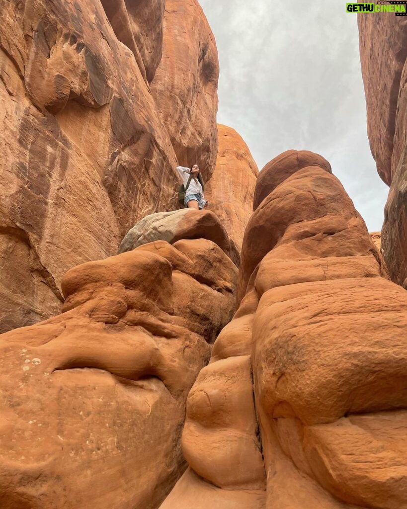 Sarah Catherine Hook Instagram - mars is actually just moab 🤷🏻‍♀️ Arches National Park