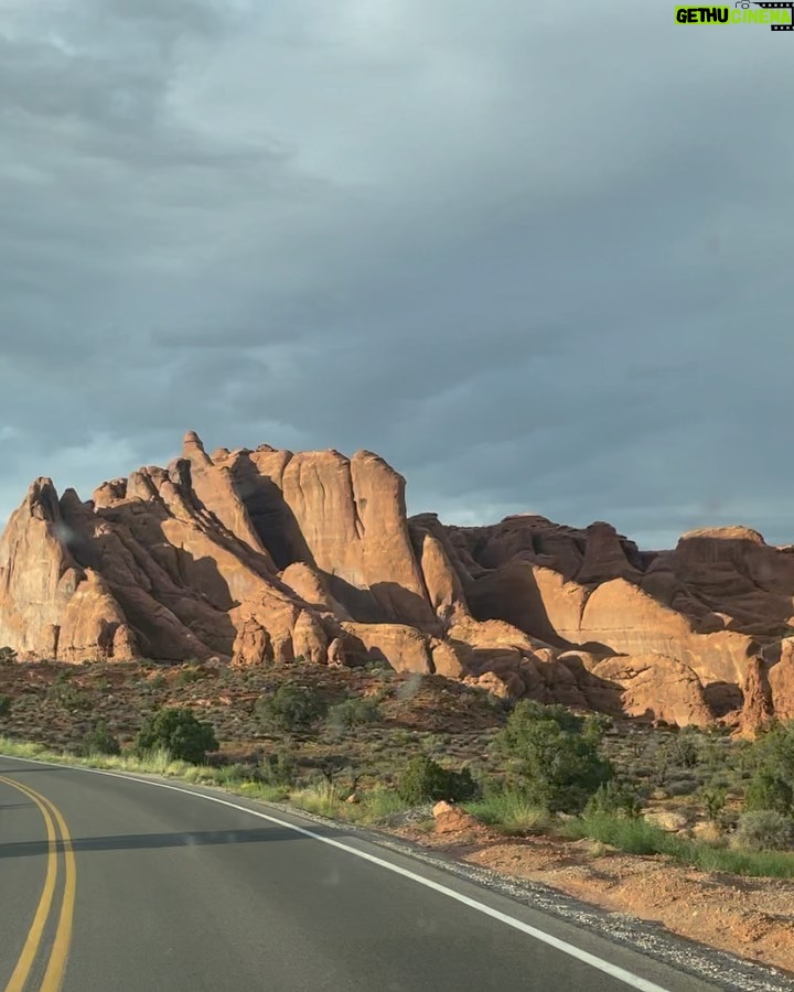 Sarah Catherine Hook Instagram - mars is actually just moab 🤷🏻♀️ Arches National Park