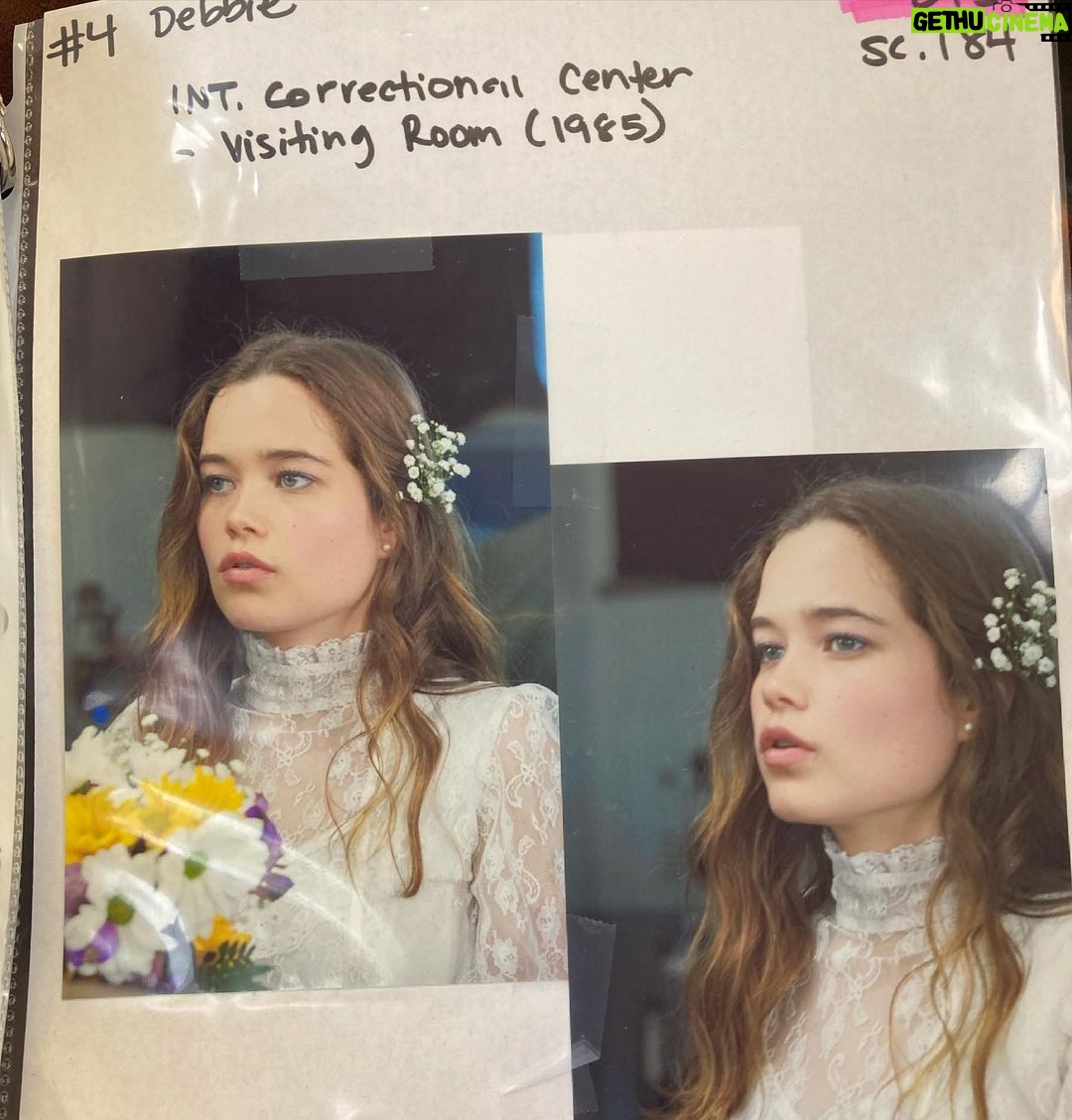 Sarah Catherine Hook Instagram - some Debbie lewks ✌️