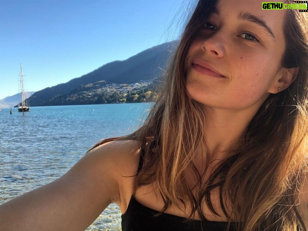 Sarah Catherine Hook Instagram - Day off ☀️ and I’m blonde(ish) again 💁🏼‍♀️ Queenstown, New Zealand
