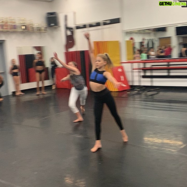Sarah Georgiana Instagram - Reunited with @hannahgracecolin and @giannamartello at @aldcstudiopgh Loved this combo ❤️💃❤️💃 @therealabbylee Abby Lee Dance Company