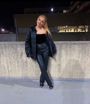 Sarah Georgiana Instagram - talk to me nice