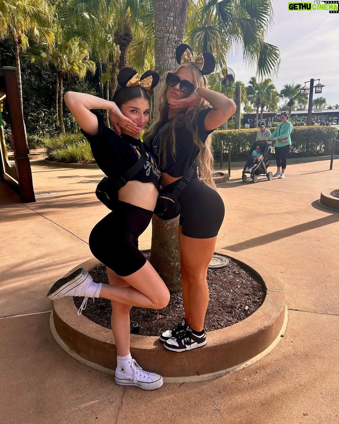 Sarah Georgiana - 8K Likes - aka chip and dale