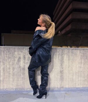 Sarah Georgiana Instagram - talk to me nice