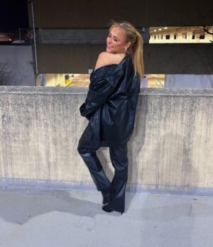 Sarah Georgiana Instagram - talk to me nice