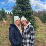 Sarah Georgiana Instagram - just the tree of us🎄